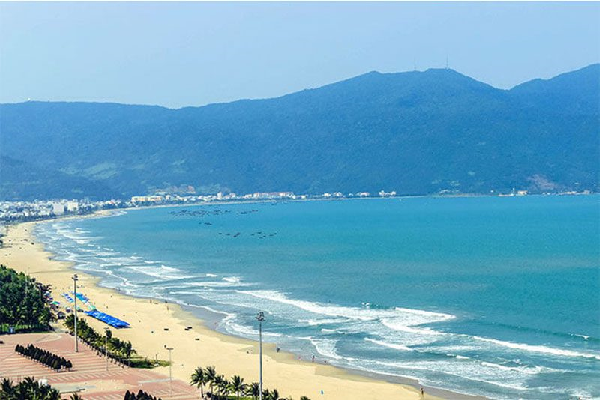 Bãi biển Mỹ Khê một trong những bãi biển đẹp nhất Đà Nẵng