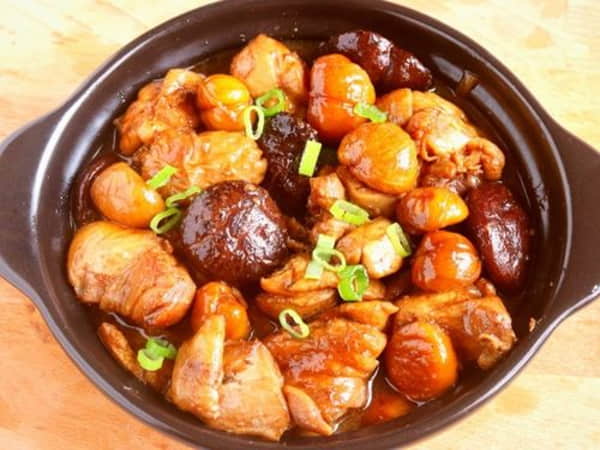 Công thức chi tiết cách làm món gà kho hạt dẻ