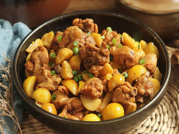 Vì sao gà kho hạt dẻ lại trở nên hấp dẫn?