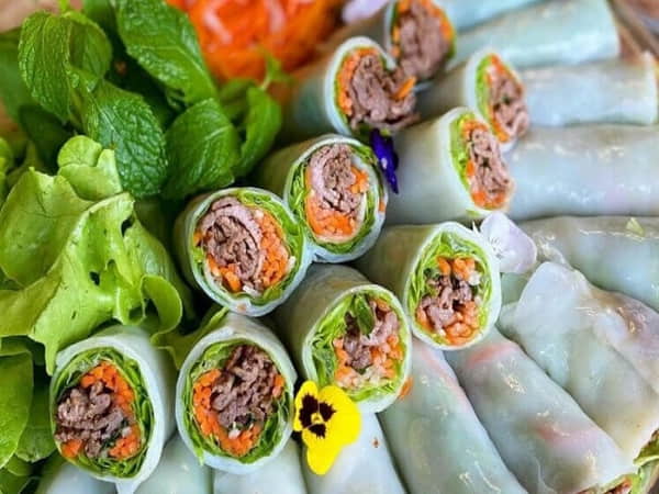 Phở cuốn Ngũ Xá – Biến tấu mới lạ từ món phở truyền thống