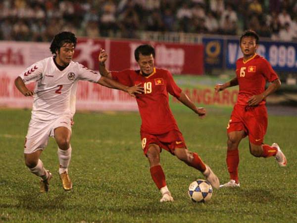 Bóng đá Việt Nam 23/6: Hà Nội FC trói chân trụ cột tới năm 2022