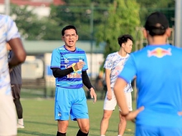 Bóng đá Việt Nam 19/10: HLV Kiatisak gia hạn hợp đồng với HAGL