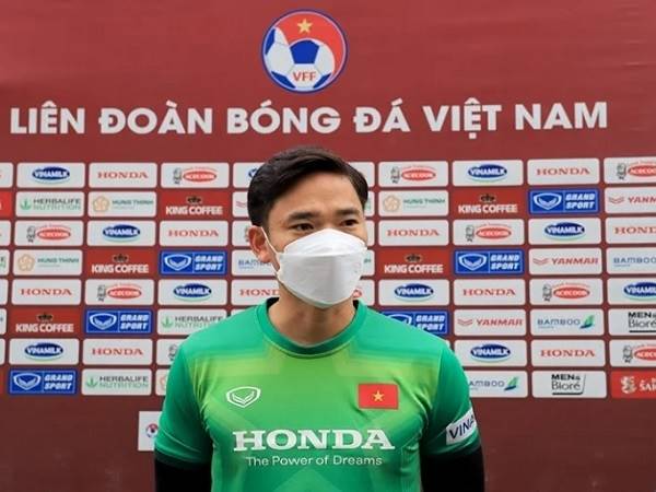 Bóng đá Việt Nam 17/3: Thủ môn Nguyên Mạnh tái phát chấn thương