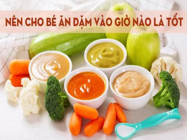 có nên cho bé ăn bột buổi tối