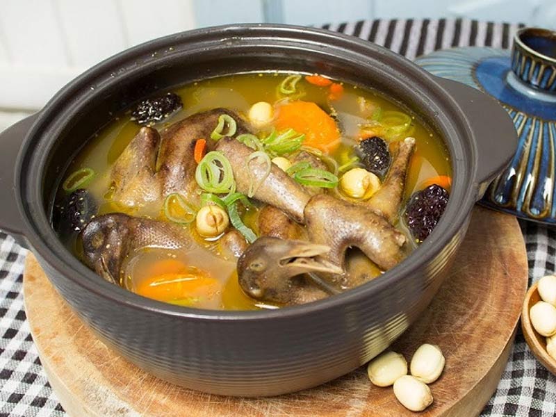 Cách nấu bồ câu hầm thuốc bắc cho bé Cách nấu bồ câu hầm thuốc bắc cho bé