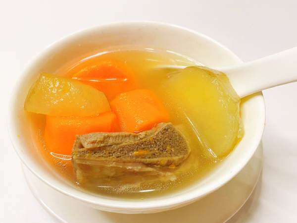 Dùng nước ninh xương cho trẻ đúng cách