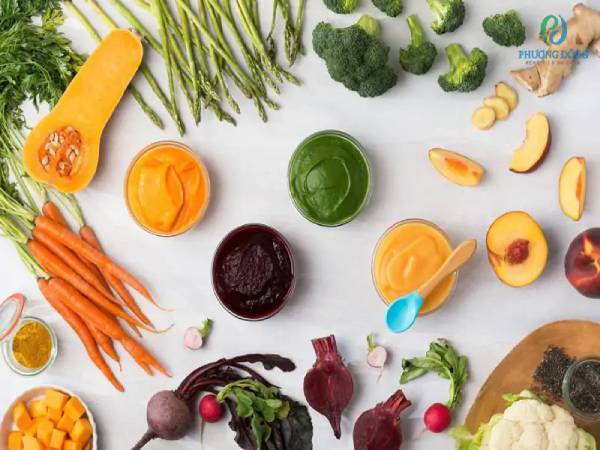 Bé 4 tháng có nên cho ăn dặm? Ăn thời điểm nào tốt nhất?