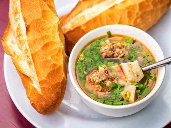 Điều gì làm nên sự đặc biệt của bánh mì xíu mại Đà Lạt?