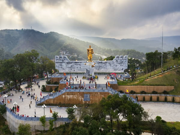Đền Cửa Ông – Biểu tượng văn hóa tâm linh đất mỏ