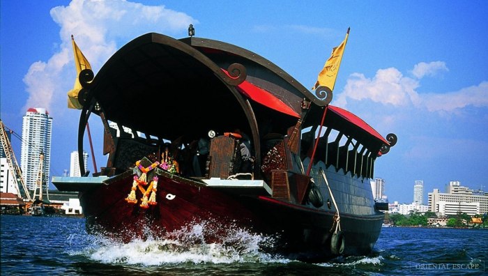 Manohra Cruise – Hơi thở truyền thống trên bè gỗ cổ