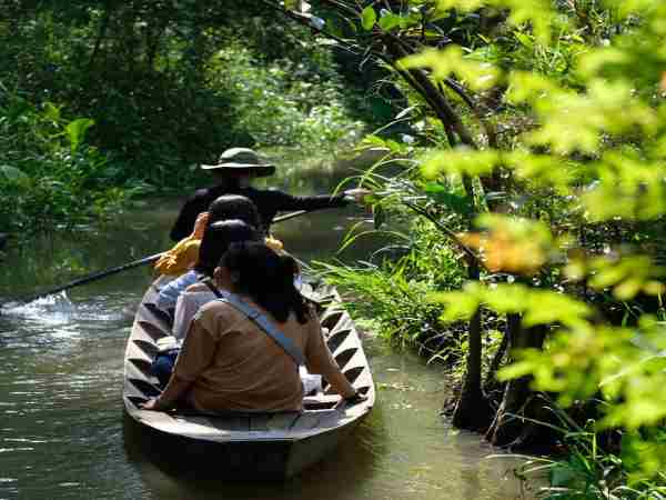 Trải nghiệm cuộc sống miền Tây đi thuyền trên sông