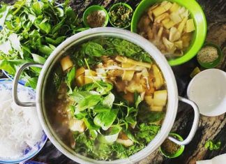 lẩu gà la é ăn với rau gì