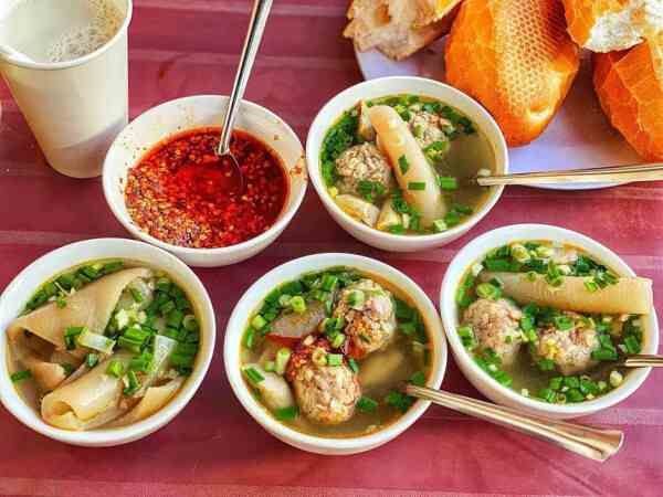 Bánh mì xíu mại Cô Hồng