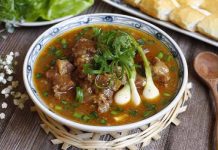 Cách nấu phở bò sốt vang chuẩn vị Bắc, thịt mềm tan