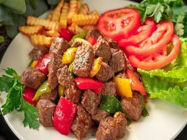 Vì sao món bò lúc lắc lại được yêu thích