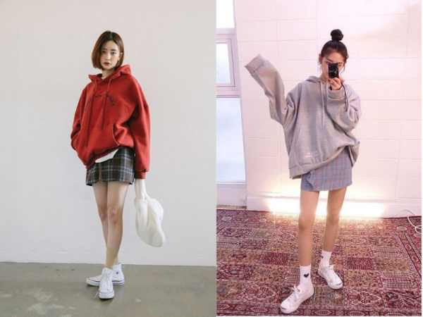 Áo hoodie oversize và chân váy ngắn
