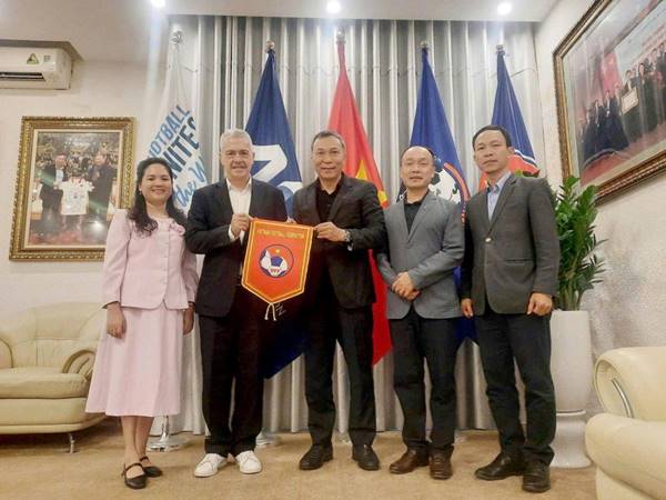 Tin BĐVN: FIFA tăng cường hợp tác với bóng đá Việt Nam