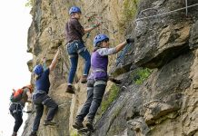 Khám phá nằm mơ thấy leo núi số gì vượng phát tài lộc?